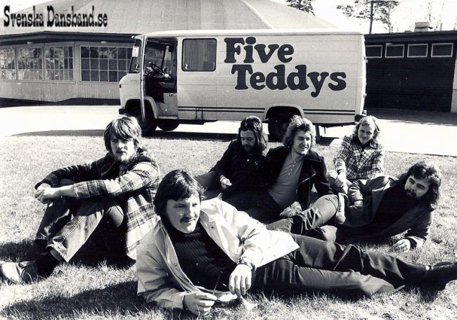 FIVE TEDDYS