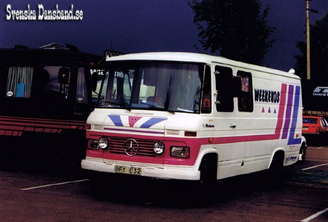 WEEKENDS TURNBUSS