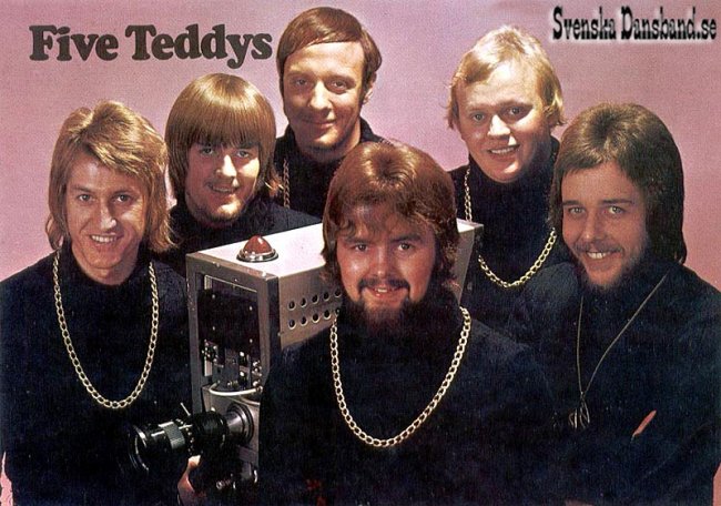 FIVE TEDDYS